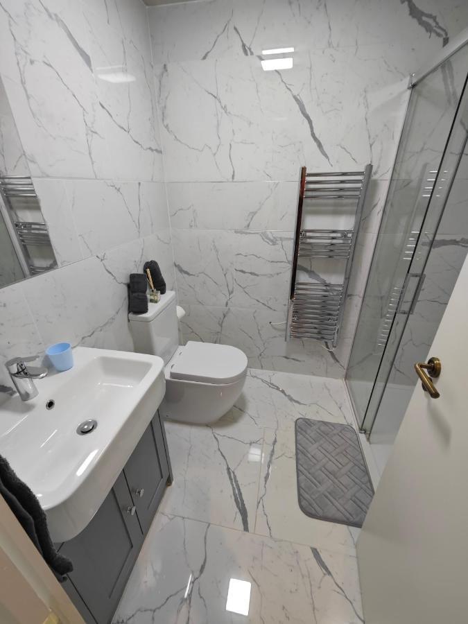 2 Bedroom Flat In Wood Green Piccadilly Line 伦敦 外观 照片