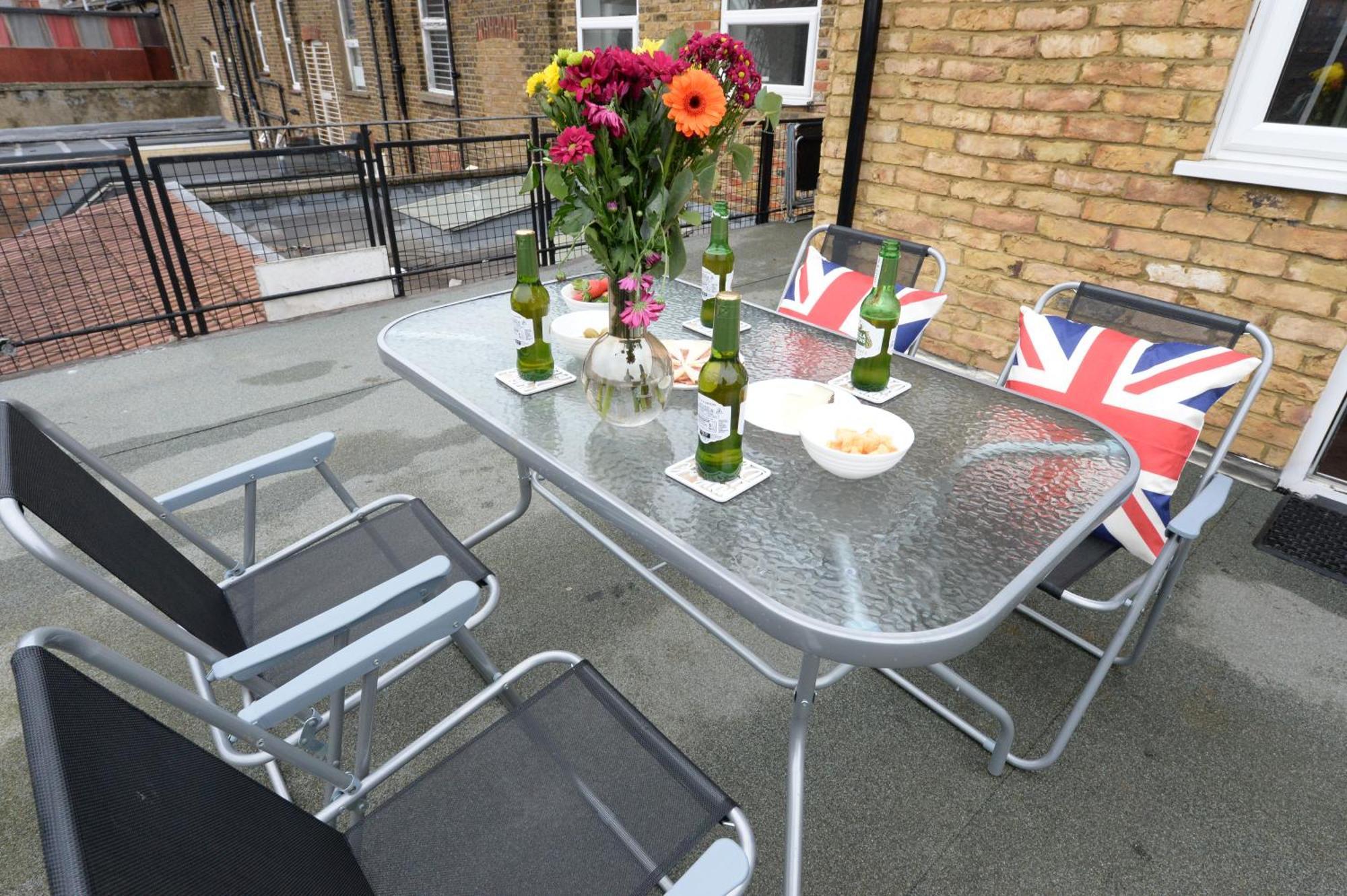 2 Bedroom Flat In Wood Green Piccadilly Line 伦敦 外观 照片